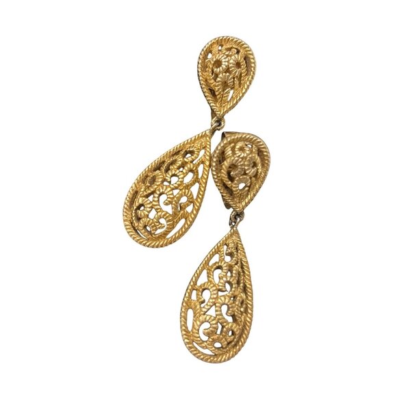 Vintage Trifari Gold-Tone Ornate Filigree Teardrop Clip Earrings Elegant Design - Picture 2 of 9